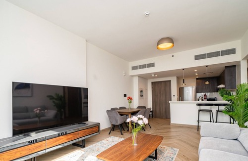 Bur Dubai Apartment | Pristine Cozy One Bedroom Suite