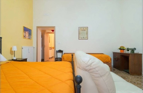 Quartieri Spagnoli Resort | Private room ∙ 4 guests
