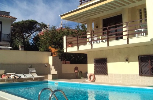 Castel Volturno Villa | Private villa-pool; 30 minutes from Naples garden 2000 sq. m.;14 beds;