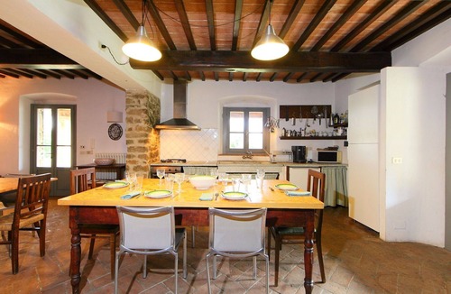 Civitella in Val di Chiana Villa | Private Villa with WIFI, private pool, TV, balcony, pets allowed, panoramic view, close to Arezzo