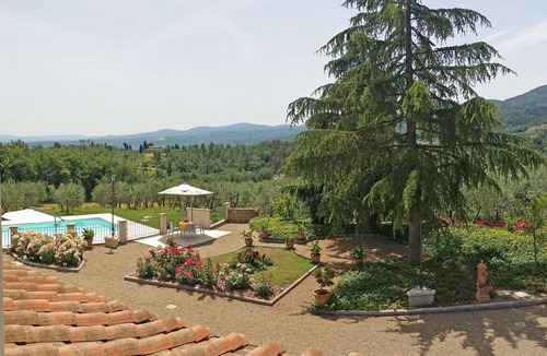 Figline e Incisa Valdarno Villa | Private Villa with A/C, private pool, WIFI, TV, terrace, panoramic view, close to Greve In Chianti