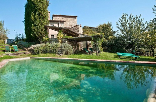 Radda in Chianti Villa | Private Villa with private pool, WIFI, TV, terrace, panoramic view, close to Greve In Chianti