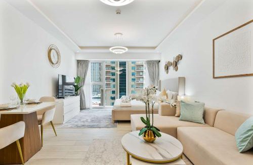 Jumeirah Lake Towers Apartment | PVH - Chic Furnished Studio - Me Do Re