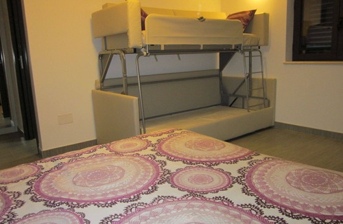 Campolattaro Hotel | Quadruple Room Delux - Bedroom with lake view