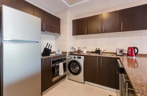 Dubai Marina Apartment | Quintessential Quarters - Breathtaking 29th Floor Views