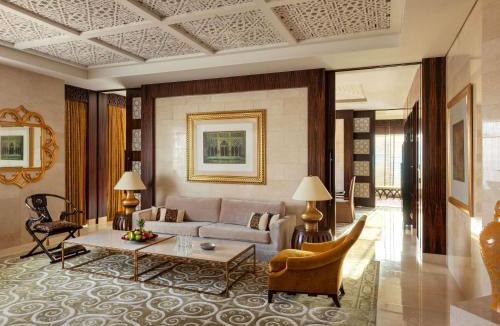 Bur Dubai Hotel | Raffles Dubai