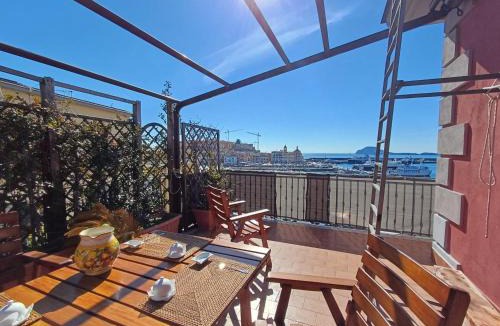 Pozzuoli Apartment | Redea's House