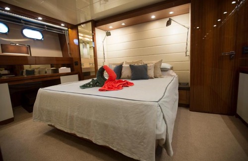 Mount Vesuvius - Pompei Boat Rental | Relax By Winston - Sanlorenzo SL62