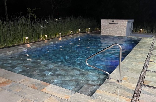 Venecia House | Relax in Paradise, Stunning 4-Bedroom Home with Pool, Yard, WiFi & AC in Venecia