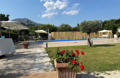Trecase Apartment | Relaxation with Jacuzzi and pool between Pompeii Amalfi coast, Sorrento and Capri