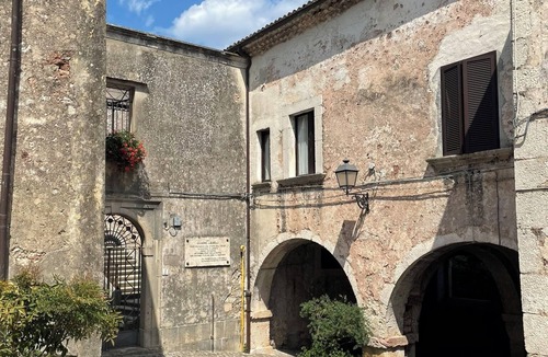 Macchia d'Isernia House | Residenza del Castello di Fornelli. Historic house with mountain view