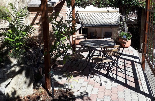 Roccascalegna House | Roccascalegna apricot house