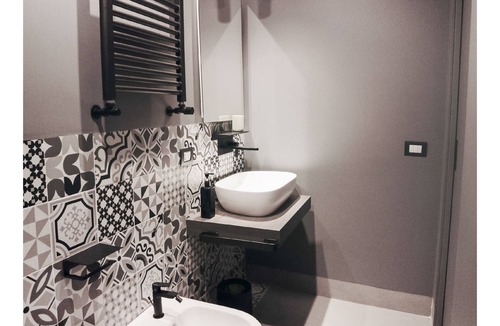 Quartieri Spagnoli Bed & Breakfast | Room 1 - King Superior with balcony