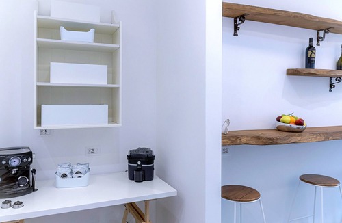 Ercolano Apartment | Room 'Camera Familiare Panoramica' with Mountain View, Wi-Fi and Air Conditioning
