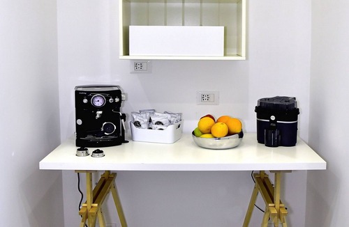 Ercolano Apartment | Room 'Camera Familiare Panoramica' with Mountain View, Wi-Fi and Air Conditioning