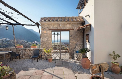 Gragnano Apartment | Room 'Camera Sorrento Con Vista Mare' with Shared Terrace, Shared Garden and Wi-Fi