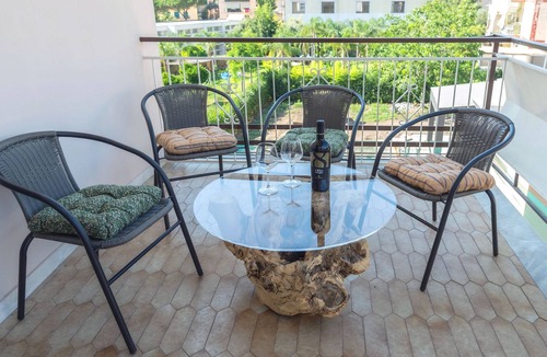 Ercolano Apartment | Room 'Camera Superior Con Balcone' with Mountain View, Wi-Fi and Air Conditioning