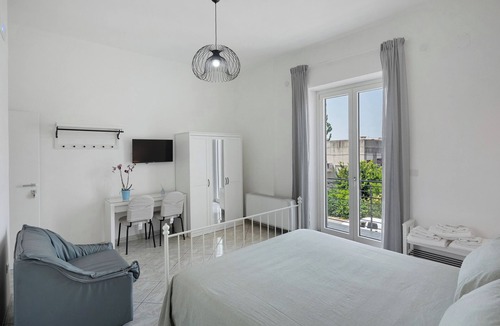 Pagani Bed & Breakfast | Room 'Camera Tripla Costiera' with Shared Terrace, Wi-Fi and Air Conditioning
