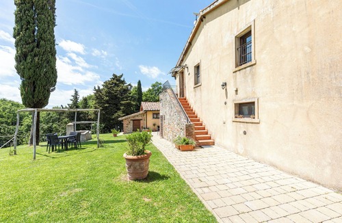 Chianciano Terme Apartment | Room 'Girasole' with Mountain View, Shared Pool and Wi-Fi