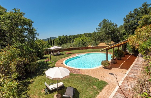 Monticiano Apartment | Room 'Podere Marroneto - Camera 3' with Mountain View, Shared Pool and Wi-Fi