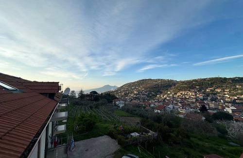 Piazza-Tralia-Pendolo Apartment | Room 'Pompei Con Vista Vesuvio' with Mountain View, Wi-Fi and Air Conditioning