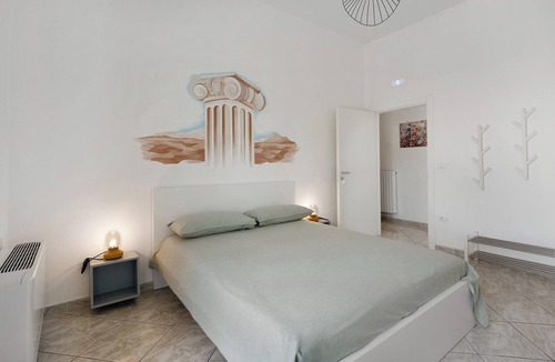 Pagani Bed & Breakfast | Room 'Pompei' with Shared Terrace, Wi-Fi and Air Conditioning