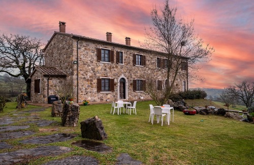 Catabbio Apartment | Room 'Rosa' with Shared Pool and Shared Garden