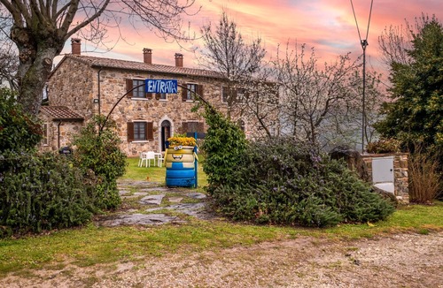 Catabbio Apartment | Room 'Verde' with Shared Pool and Shared Garden