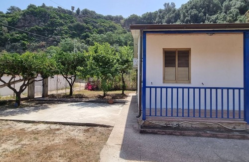 Palmi Resort | Room with breakfast included in cottage Holiday home in Palmi Pietrenere.