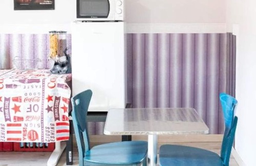 Secondigliano Apartment | Room with private bathroom - Grey