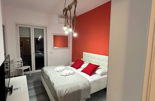 Portici House | Rooms in apartment a stone's throw from the sea