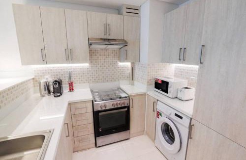 Palm Jumeirah Apartment | Roomy 1 bd at Palm Jumeirah