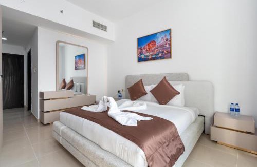 Jumeirah Lake Towers Apartment | Samaya Holiday Homes - Elegant 1BR Stunning Lake View - Next to Metro