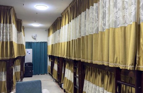 Al Mankhool Hotel | Sarjak Hostel