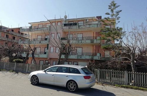 Crucoli House | seaside room on the seafront just 50m from the beach