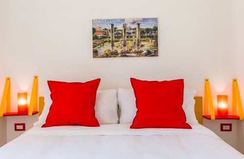 Pozzuoli Bed & Breakfast | Serapide's Temple Room by Wonderful Italy