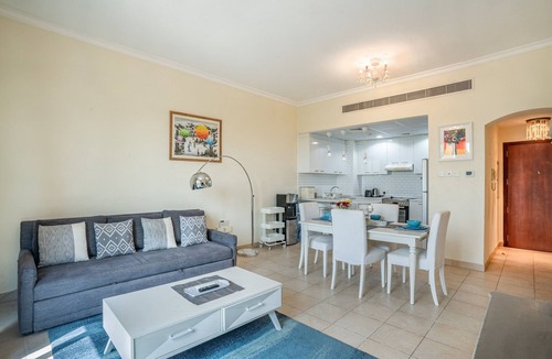 Dubai Investment Park Apartment | Serene 1 Bedroom - Lake Apartments Green Community