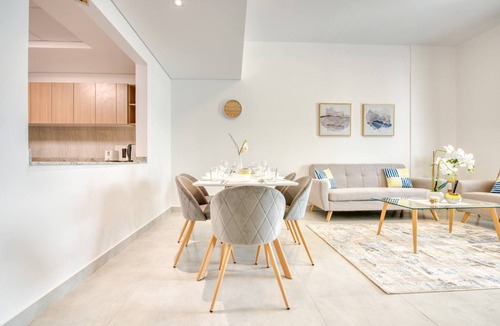 Dubai Apartment | Serene 2 Bedrooms Apartment