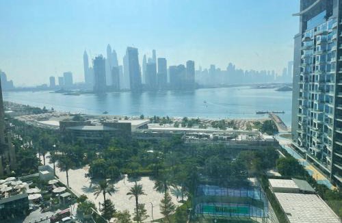Palm Jumeirah Apartment | Seven Palm, Private beach, Infinity Pool, High Floor 3BDR