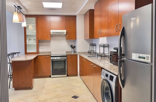 Motor City Apartment | Sherlock House: Modern 1BR and Peaceful Escape