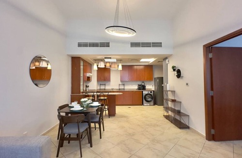 Motor City Apartment | Sherlock House: Modern 1BR and Peaceful Escape