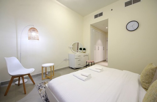 Dubai Media City Apartment | Signature Holiday Homes - Furnished 1BHK in Marina Arcade, Marina Dubai