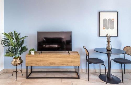 Bur Dubai Apartment | Silkhaus large modern studio with Burj Khalifa view