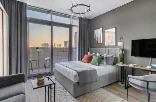 Bur Dubai Apartment | Silkhaus Modern Burj Khalifa View Studio