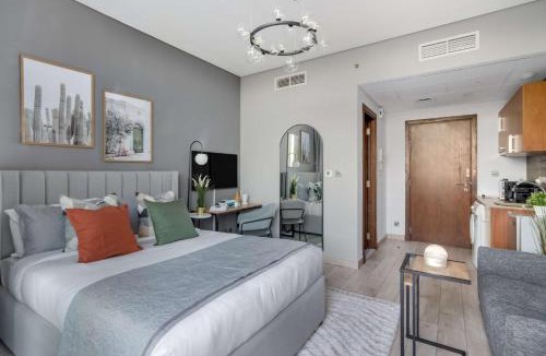 Bur Dubai Apartment | Silkhaus Modern Burj Khalifa View Studio