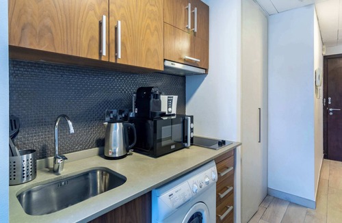 Bur Dubai Apartment | Silkhaus Studio in Burj Daman | Heart of DIFC