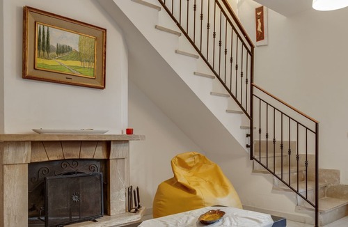 Caserta House | Simplistic Holiday Home in Caserta near Town Centre