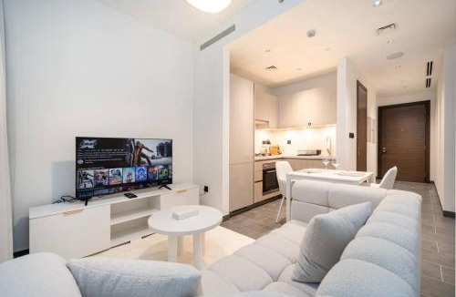 Nad Al Sheba Apartment | Sleek and Stylish 1 Bed in The Crest Sobha Hartland