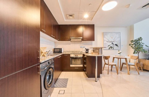 Bur Dubai Apartment | Sleek DIFC Studio: Perfect for Business & Leisure