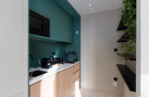 Business Bay Apartment | Sleek Studio w/Burj Views Near Downtown and Canal
